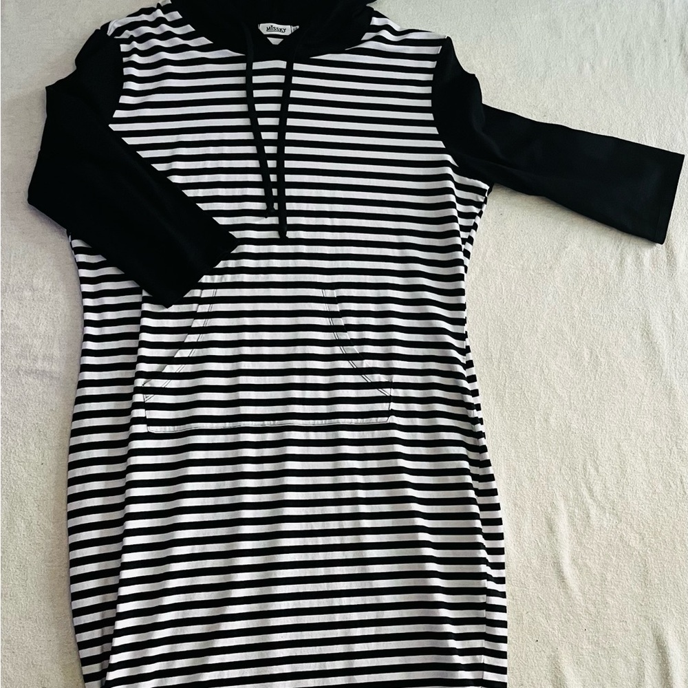 Chic Black and White Striped Long Sleeve Dress